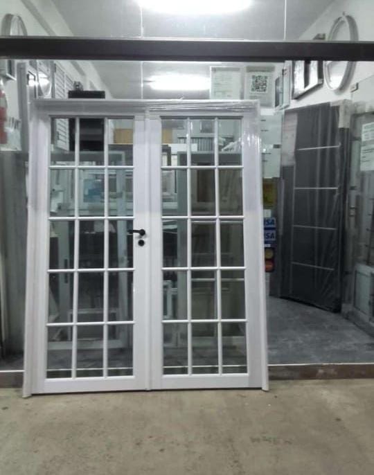 Puerta de aluminio vidriada de doble hoja