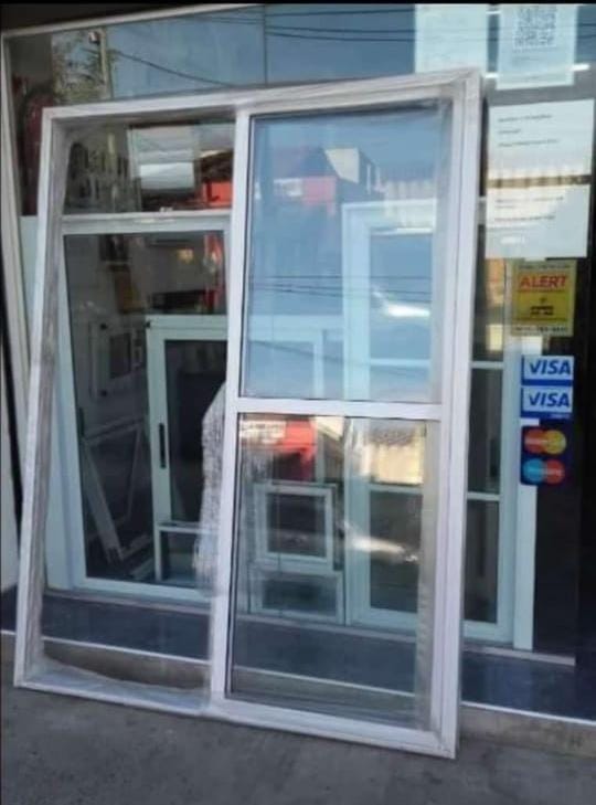 Ventana de aluminio con paño fijo