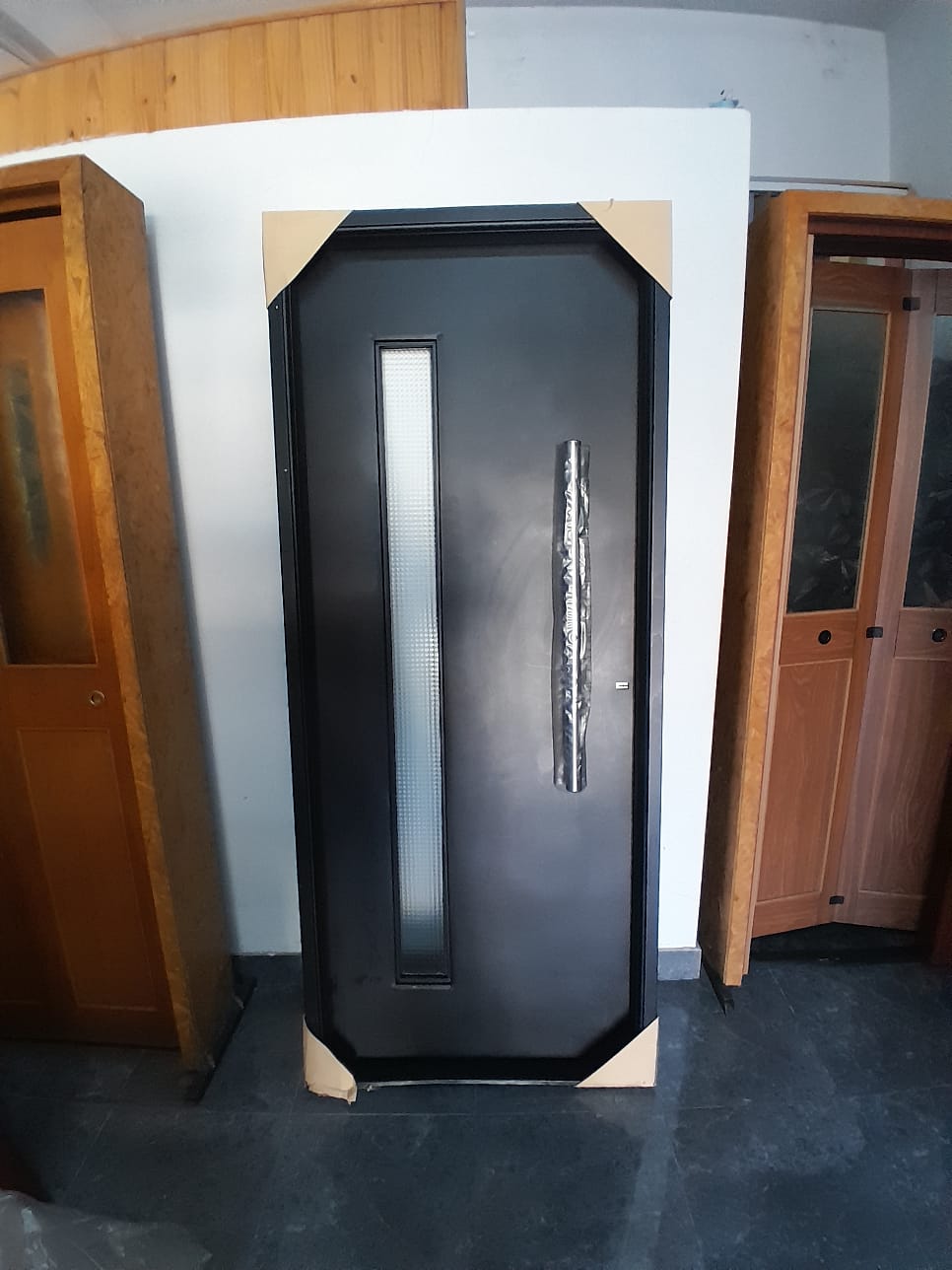 Puerta inyectada negra de Cervalum