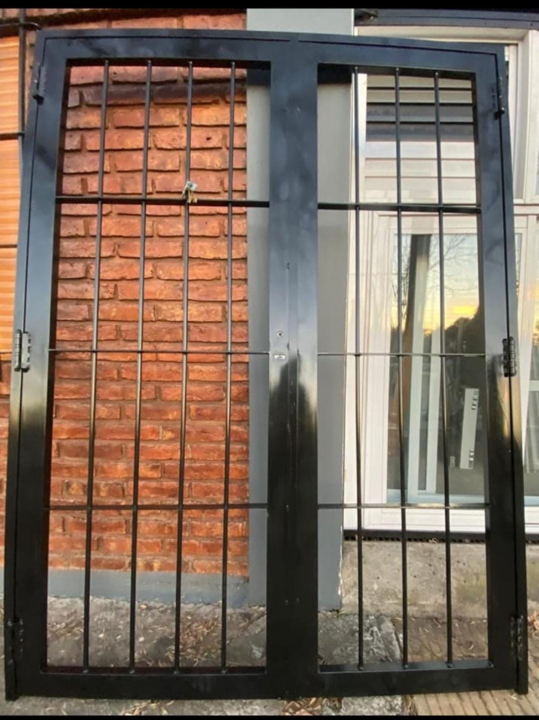 Rejas negras de seguridad para acceso